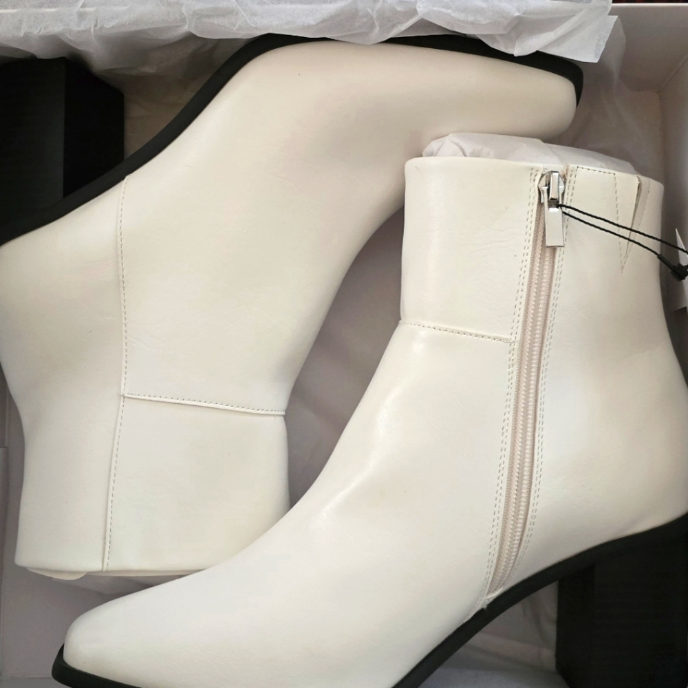 **NEW** Women's Ibita White Faux Leather Block Heel Ankle Boots